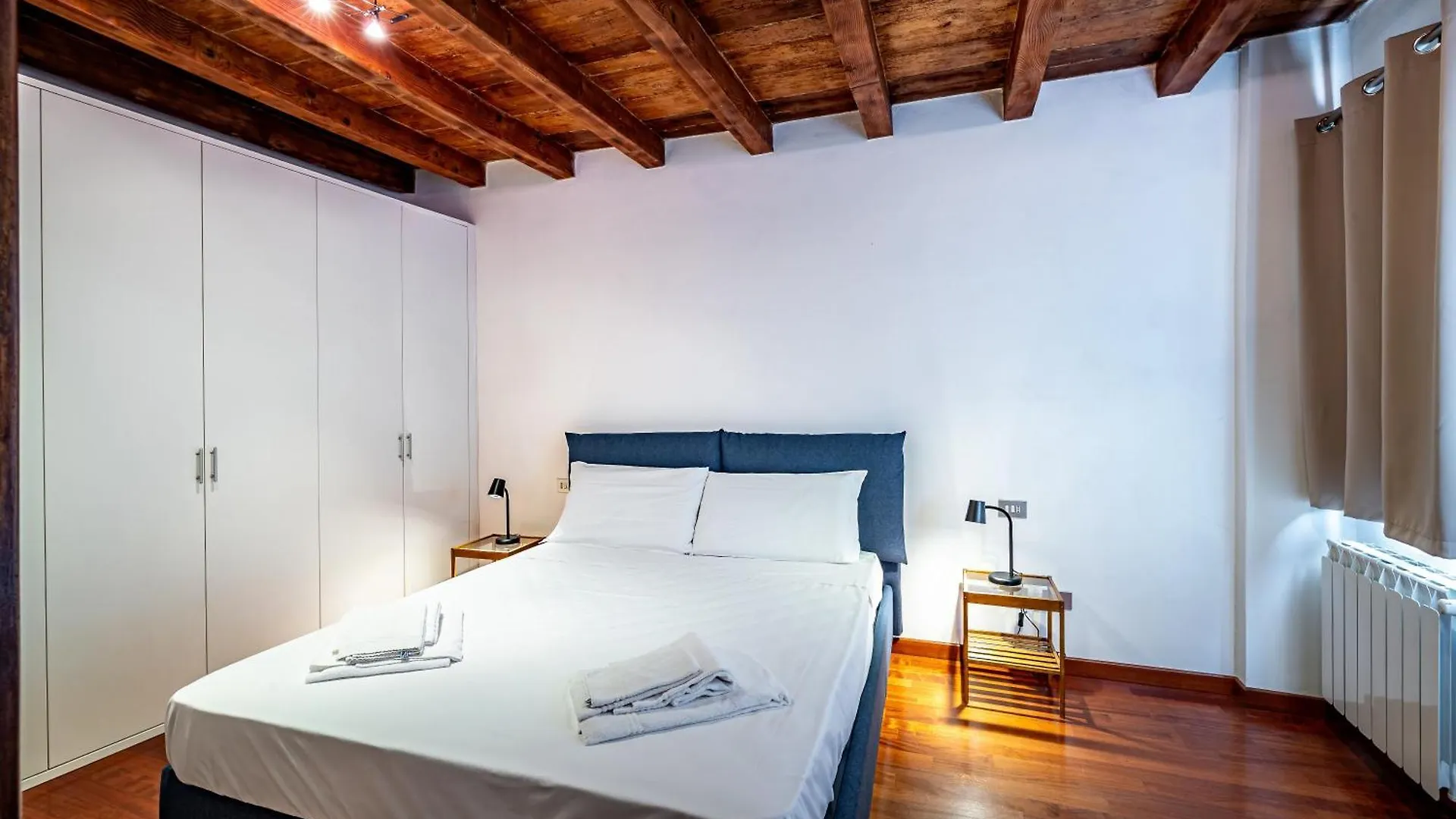 Yd Stylish City Living With Room To Breathe Florence 0*,  Italy