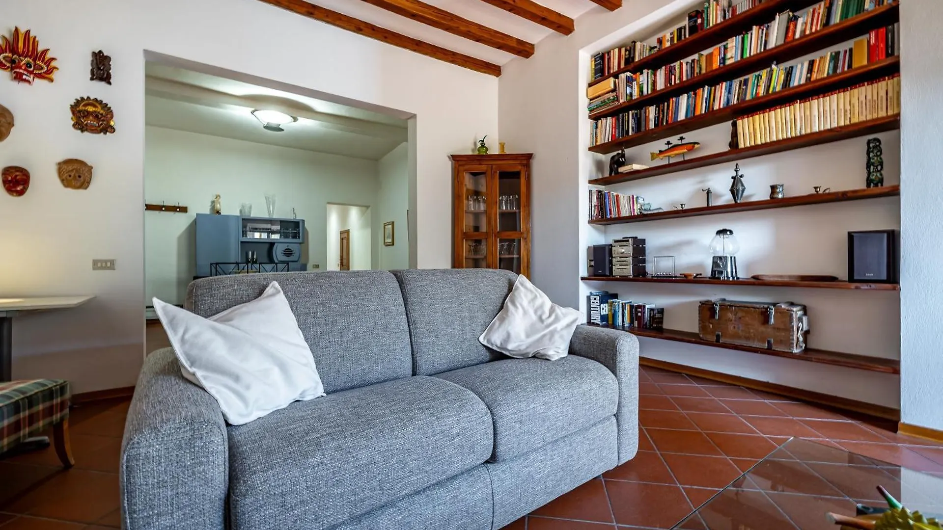 Yd Stylish City Living With Room To Breathe Florence Apartment