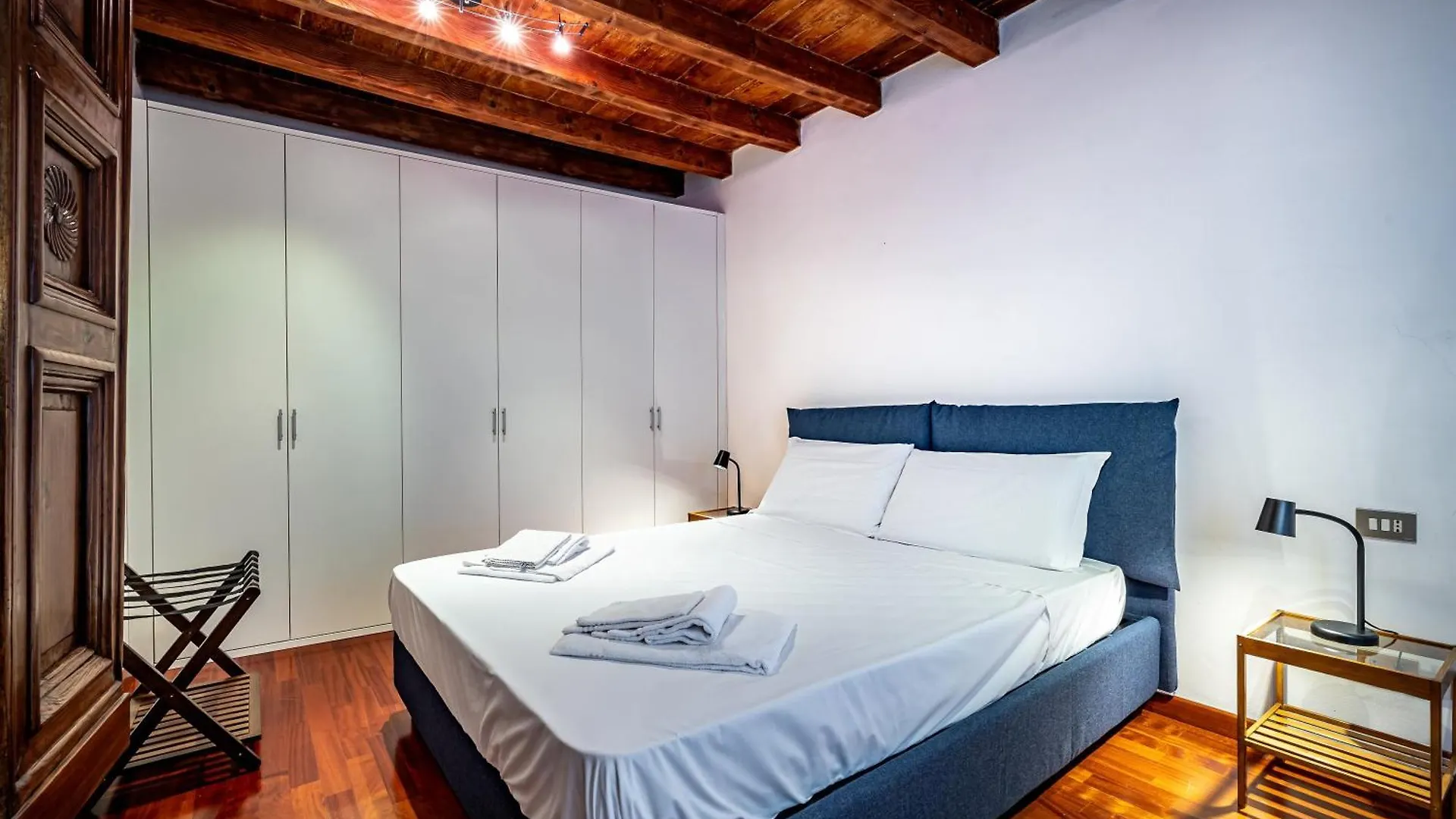 Yd Stylish City Living With Room To Breathe Florence Apartment