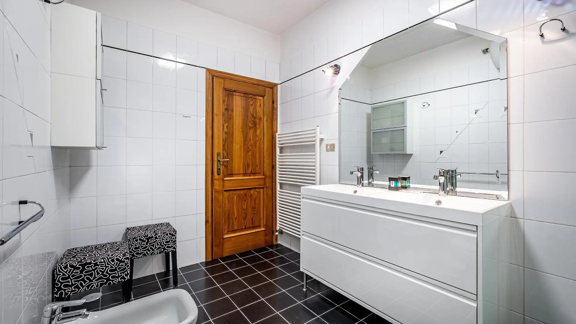 Yd Stylish City Living With Room To Breathe Florence