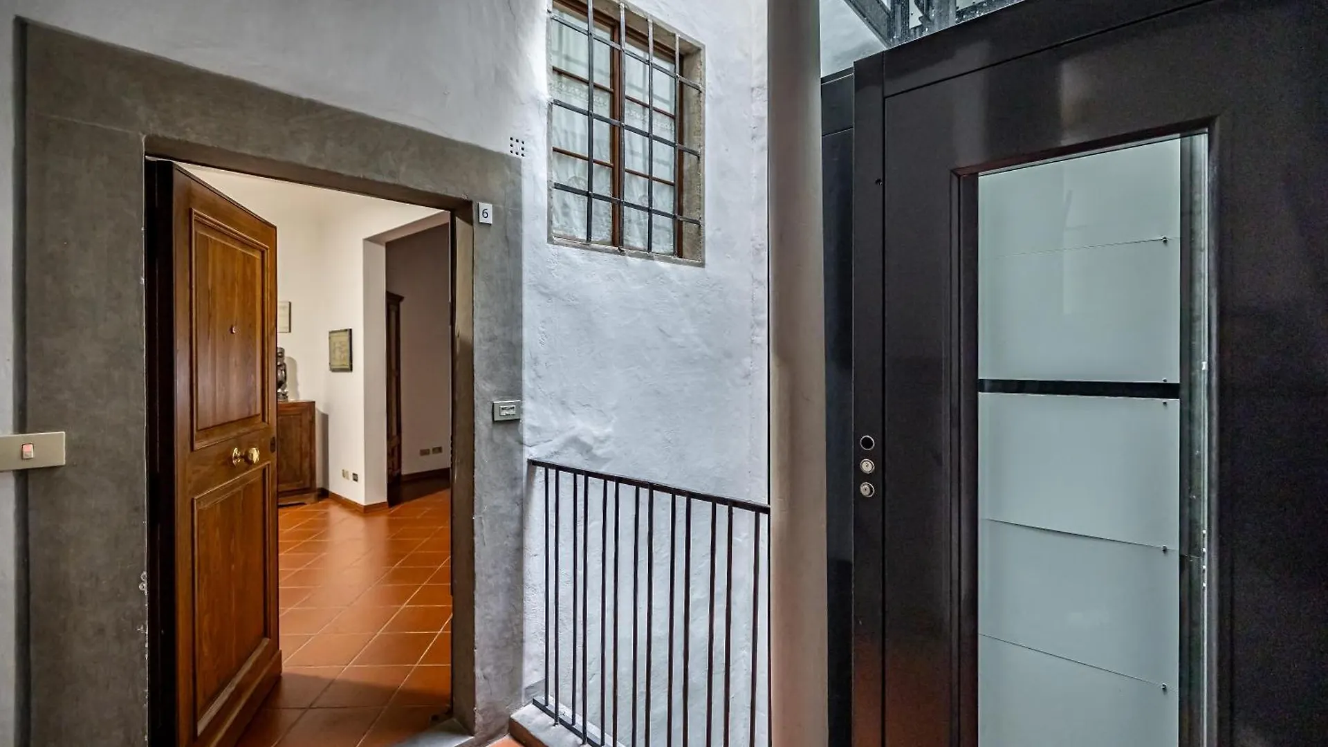 Yd Stylish City Living With Room To Breathe Florence Apartment